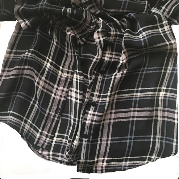 VIOLET & CLAIRE NAVY PLAID HENLEY BLOUSE size M - Picture 5 of 7